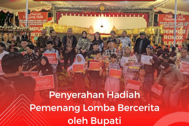 Penyerahan Hadiah Lomba Bercerita Lingkup SD oleh Bupati