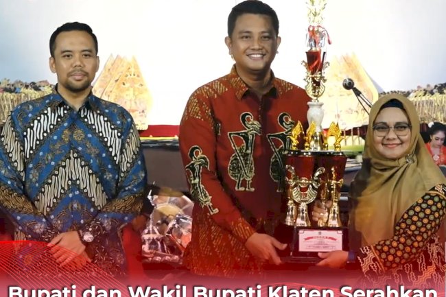 Bupati dan Wakil Bupati Klaten Serahkan Hadiah Lomba Literasi dalam Pagelaran Wayang Kulit Ki Bagonk Darmono