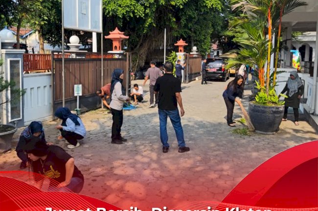Jumat Bersih, Dispersip Klaten Gotong Royong Jaga Kebersihan Lingkungan Dinas
