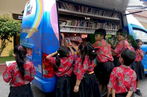 Siswa Lereng Merapi Serbu Perpustakaan Keliling