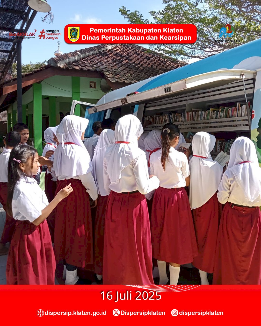 Dukung Literasi Remaja, Mbak Marsini Sambangi SMPN 1 Gantiwarno atas Kolaborasi dengan KKN UIN Raden Mas Said
