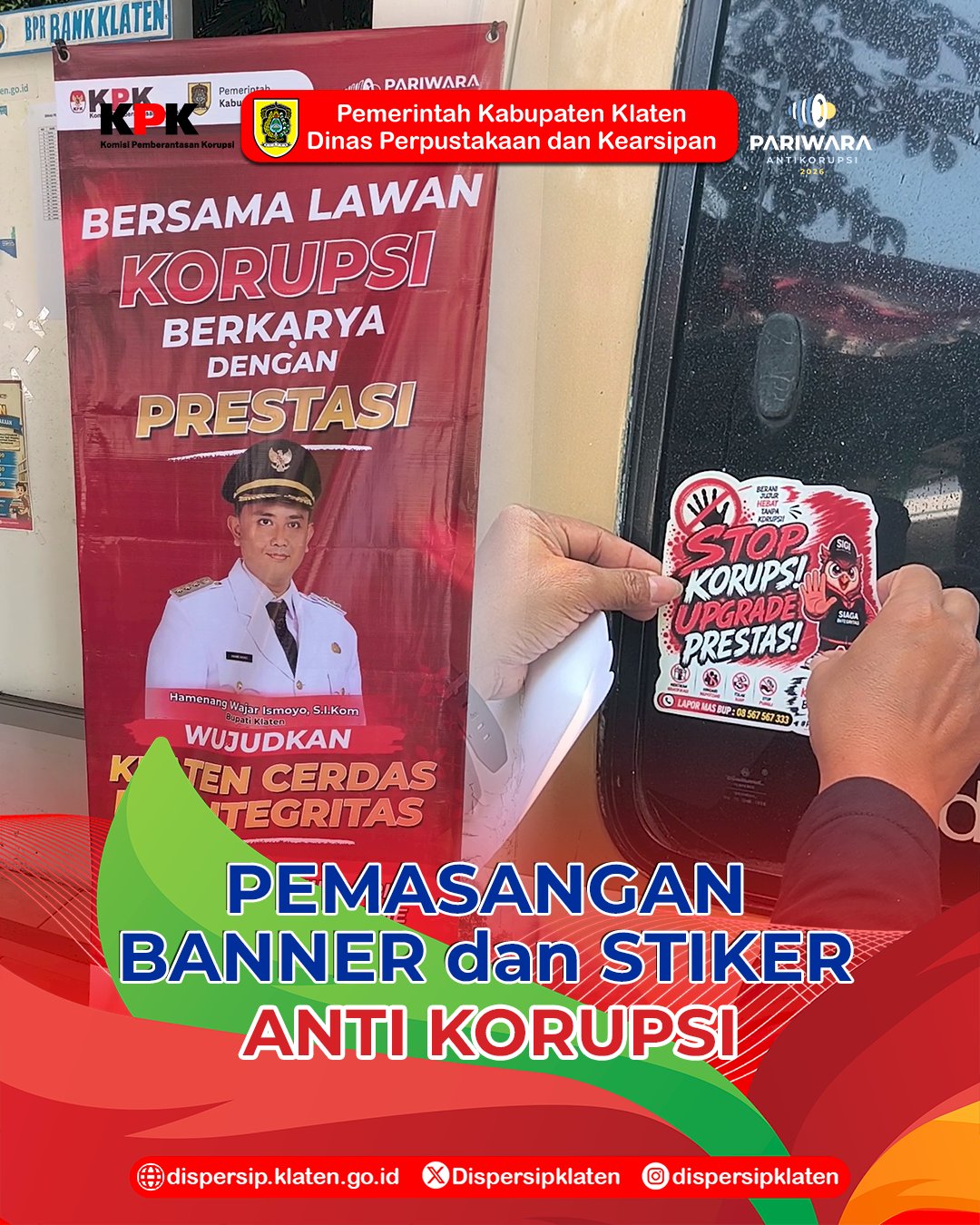 Pemasangan Banner dan Stiker Anti Korupsi